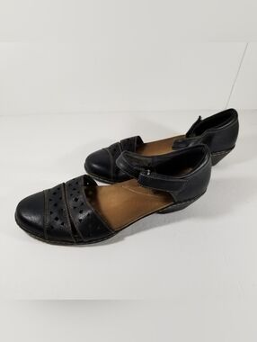 Clarks Wendy Laurel Shoes Women's Sz 8 Black Leather Perforated Low Heel Comfort